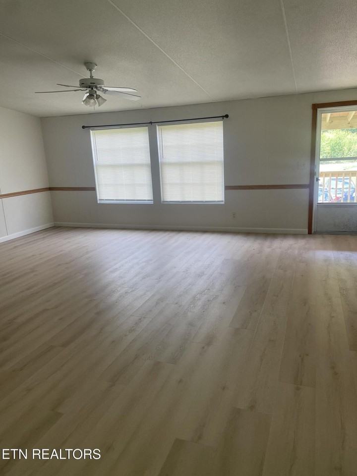 2523 Old Harriman Hwy - Photo 2 of 13