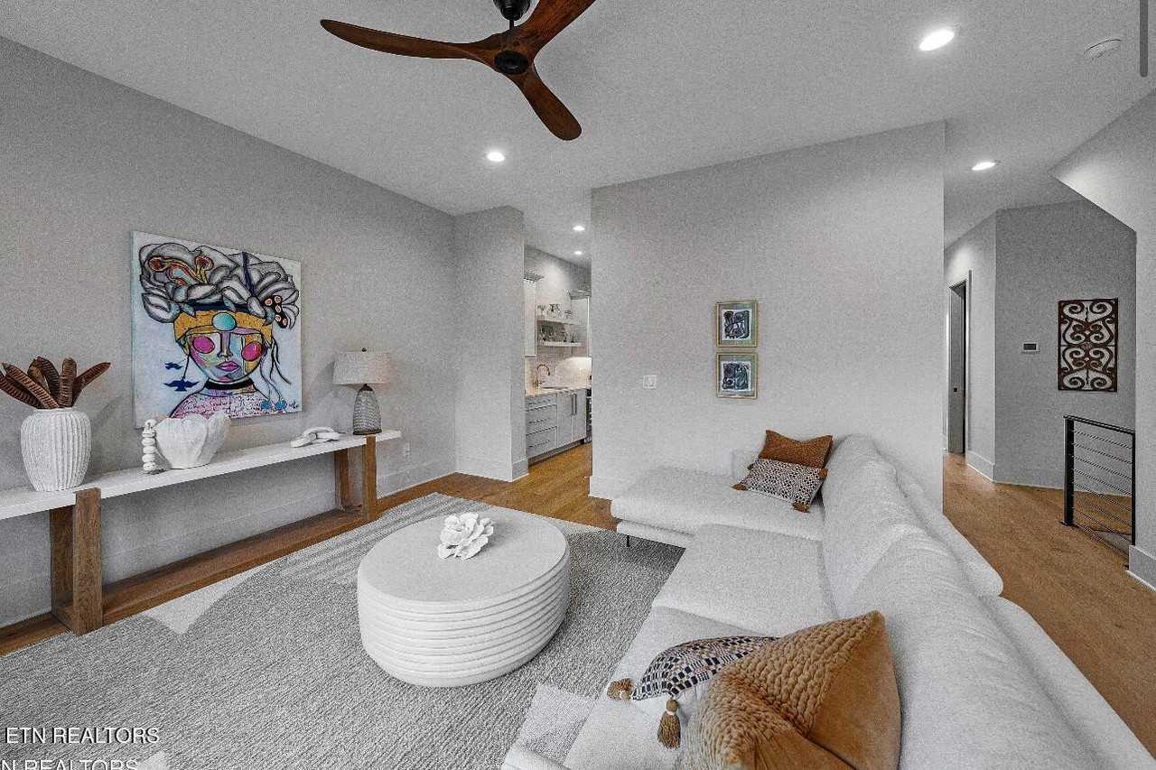 9406 Horizon Dr - Photo 4 of 22