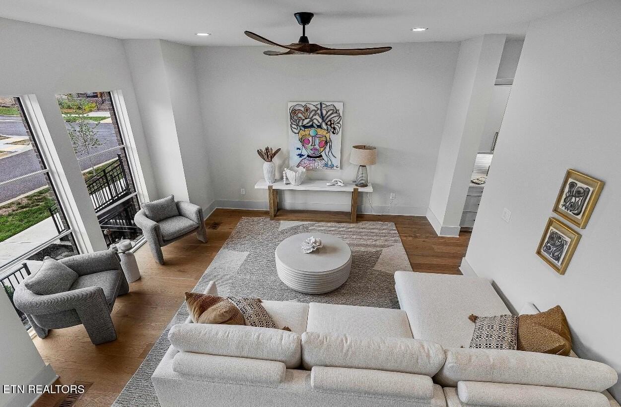 9406 Horizon Dr - Photo 5 of 22