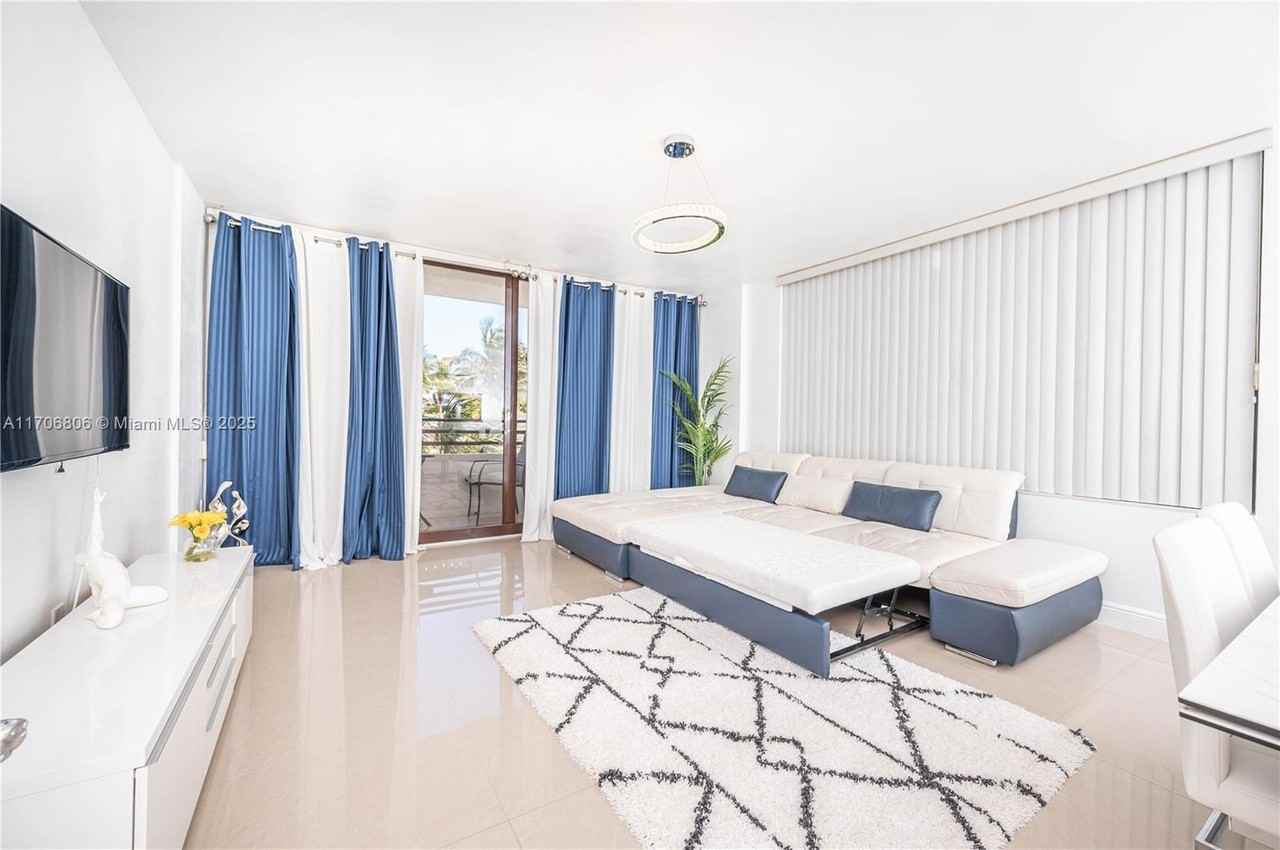 3505 S Ocean Dr #221 - Photo 3 of 50