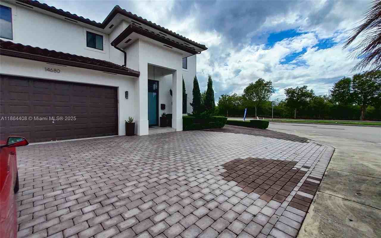 14680 Sw 17th St - Photo 4 of 50