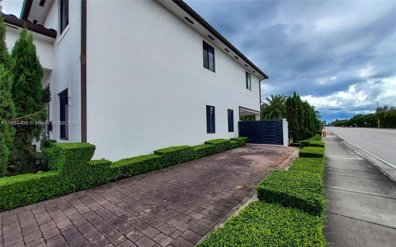 14680 Sw 17th St - Photo 5 of 50