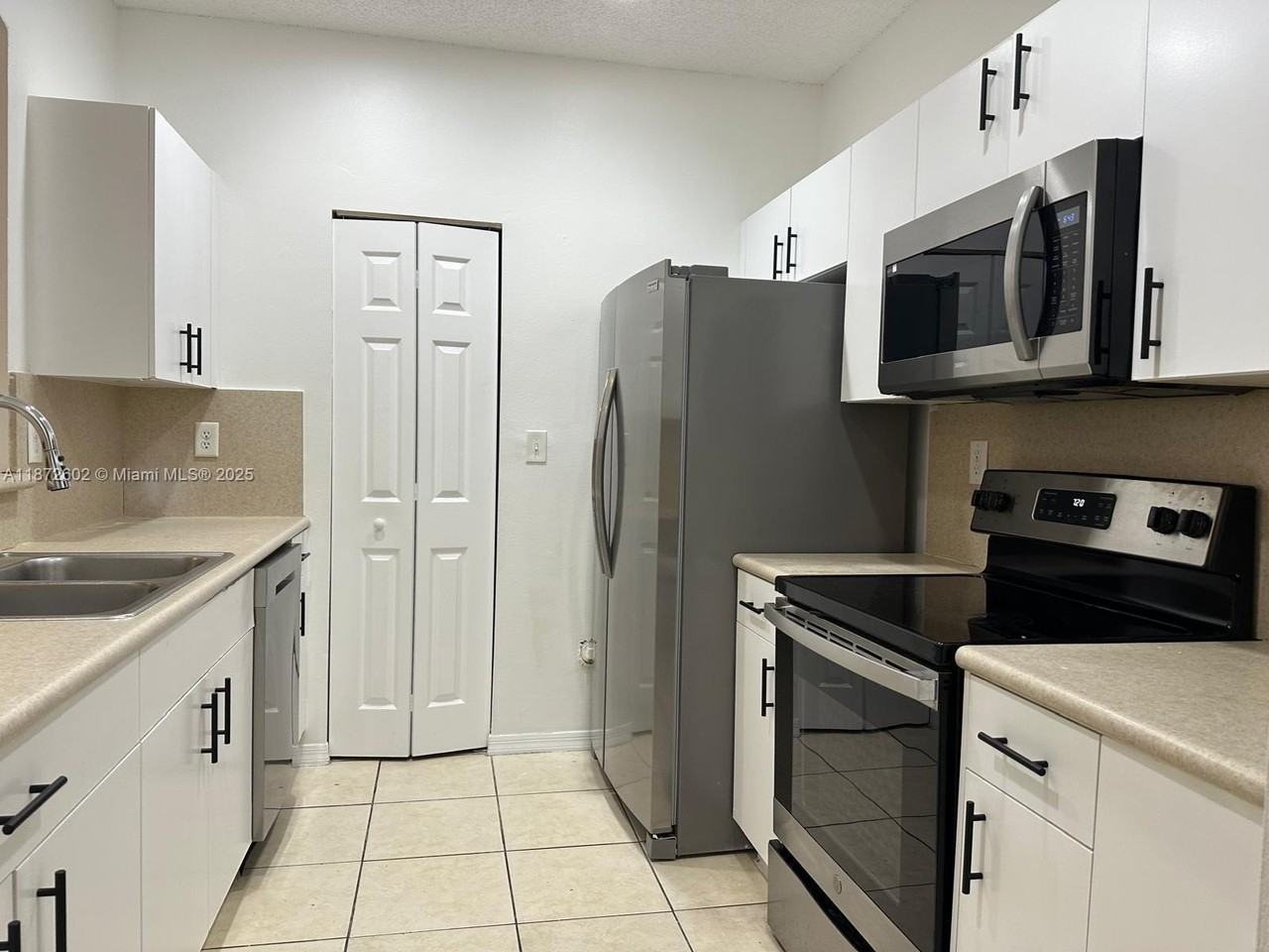 955 Ne 42nd Ter #955 - Photo 2 of 23