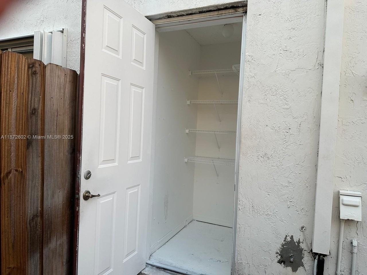 955 Ne 42nd Ter #955 - Photo 4 of 23