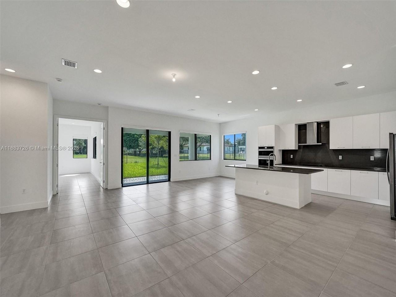 5736 Sw 104th Ter #5736 - Photo 4 of 42