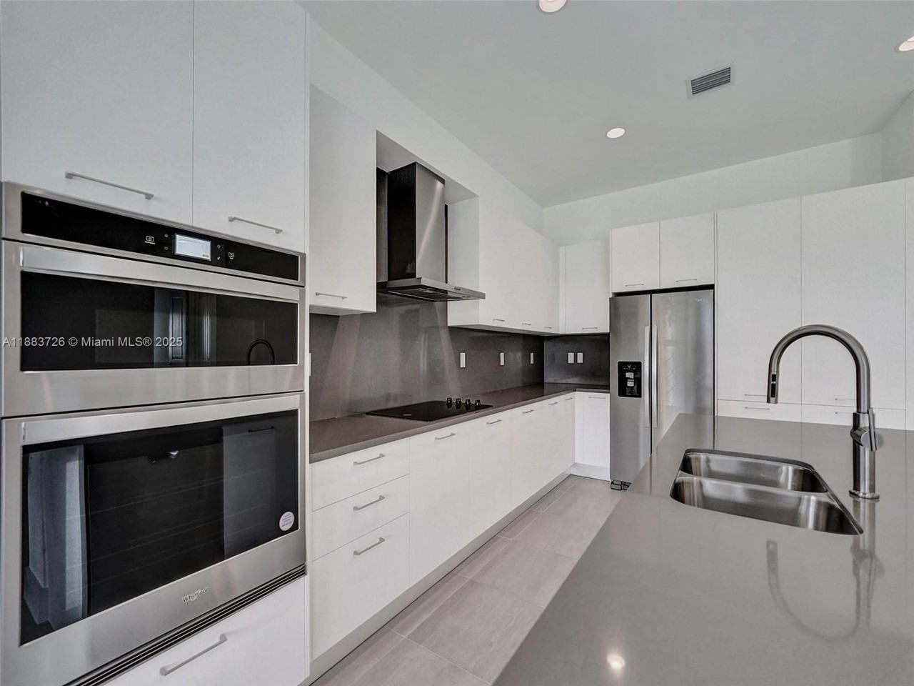 5736 Sw 104th Ter #5736 - Photo 5 of 42