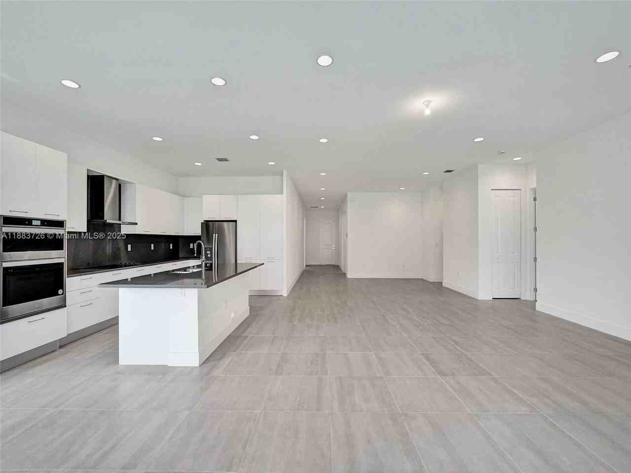 5736 Sw 104th Ter #5736 - Photo 6 of 42