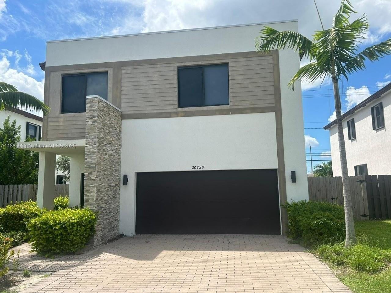 20828 Ne 2nd Ct - Photo 2 of 29