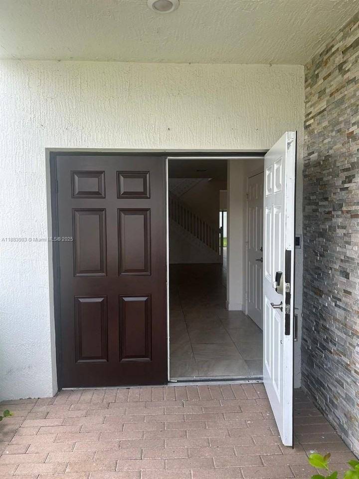 20828 Ne 2nd Ct - Photo 4 of 29