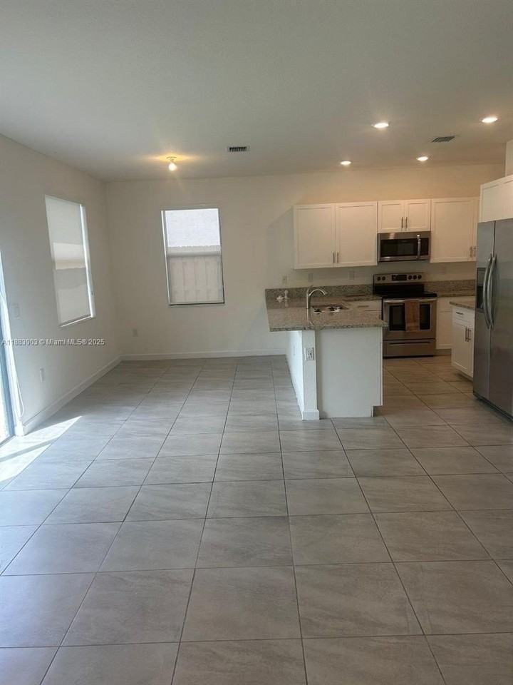 20828 Ne 2nd Ct - Photo 6 of 29