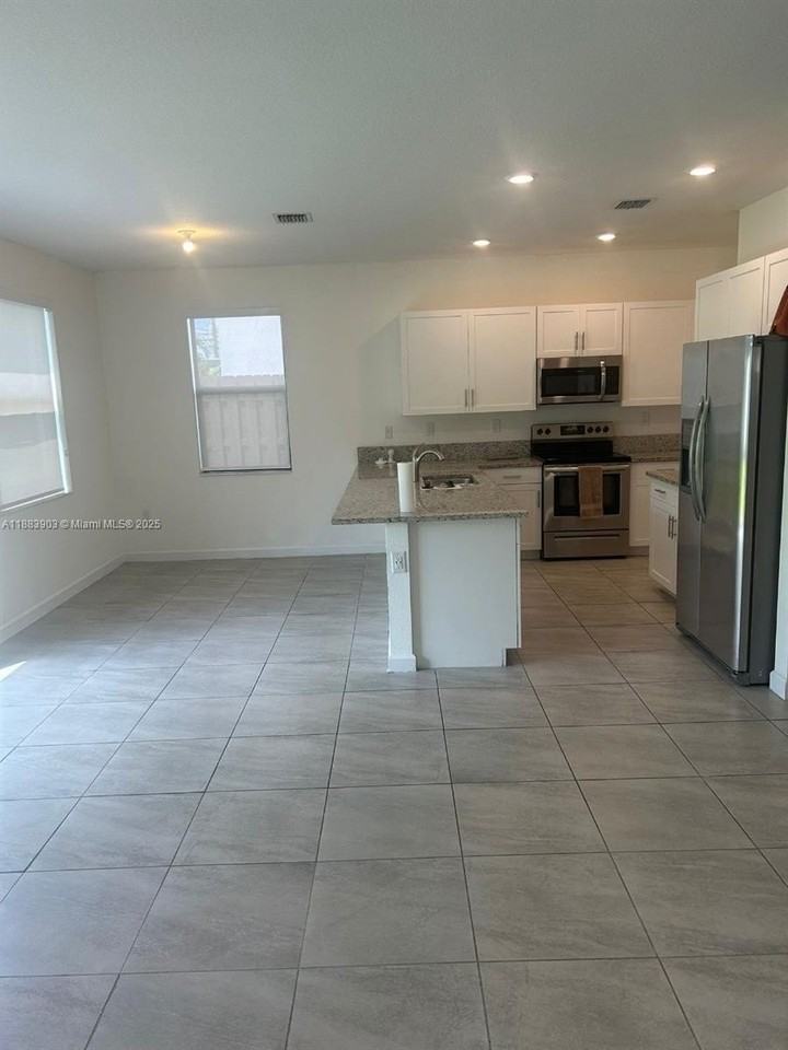 20828 Ne 2nd Ct - Photo 7 of 29