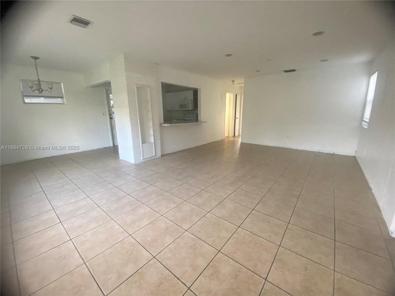 4557 Nw 3rd St - Photo 5 of 11