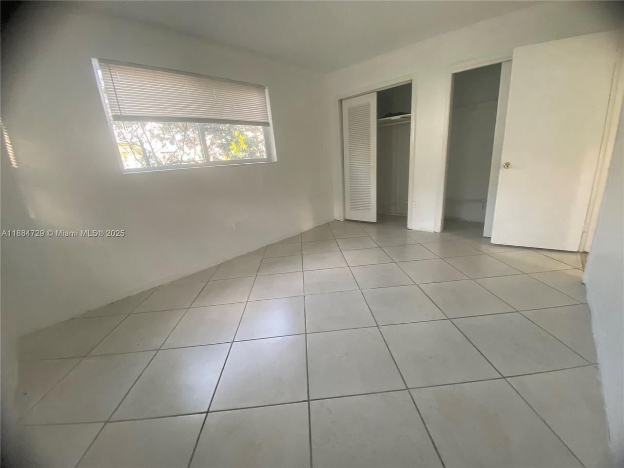 4557 Nw 3rd St - Photo 7 of 11