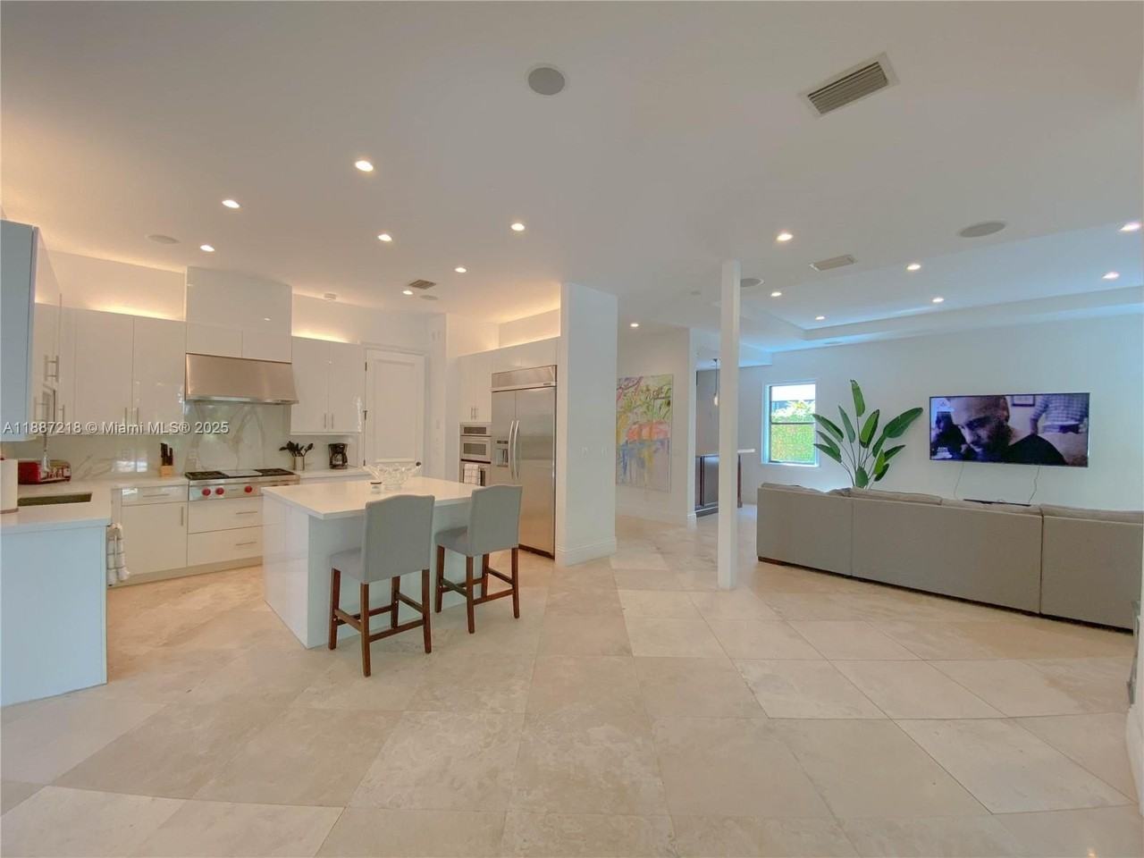 2561 Trapp Ave - Photo 7 of 21