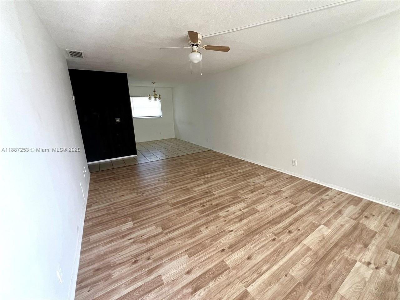 281 Ne 40th St #7 - Photo 2 of 8