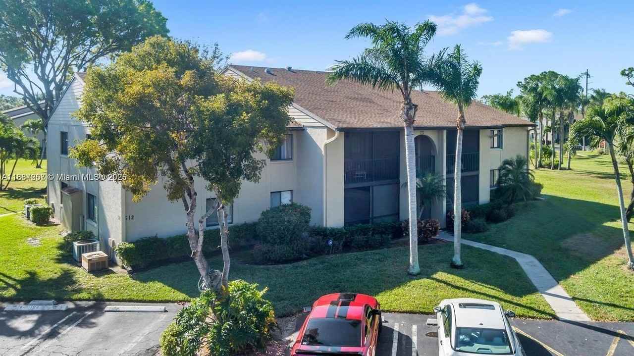 512 Shady Pine Way #D2