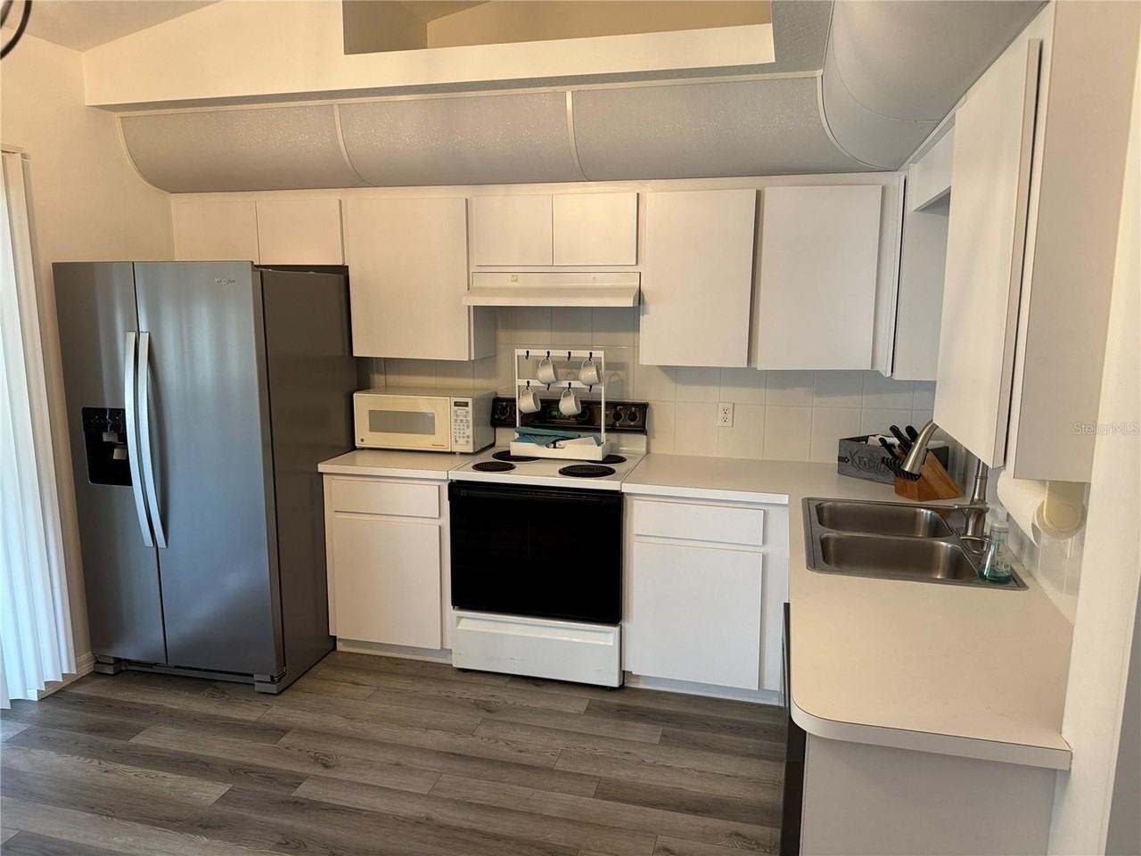 2466 Logsdon St - Photo 5 of 18