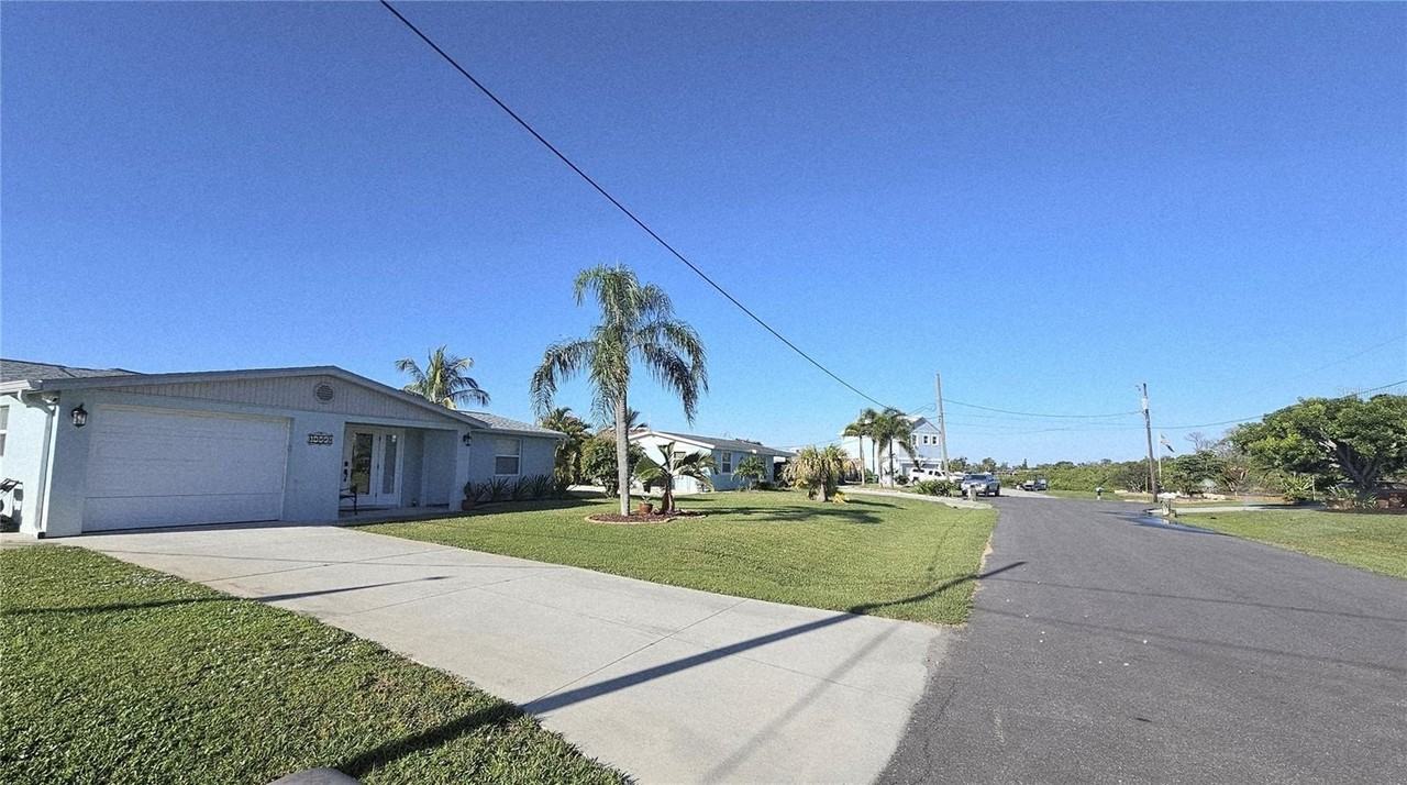 1153 Clark St - Photo 3 of 36