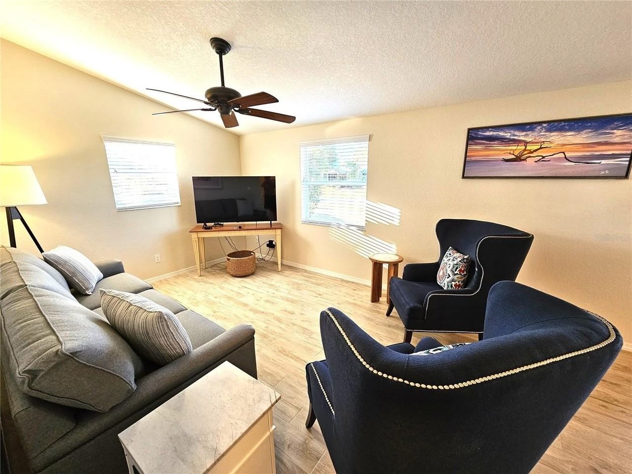 1153 Clark St - Photo 6 of 36