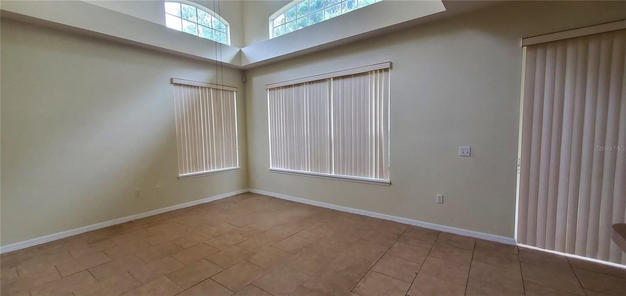 356 Monroe Cir - Photo 3 of 9