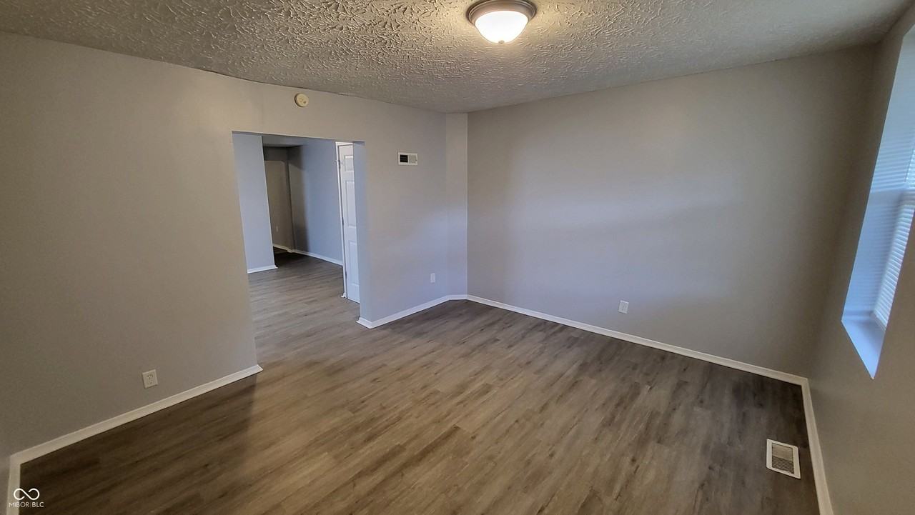 653 Birch Ave - Photo 4 of 18