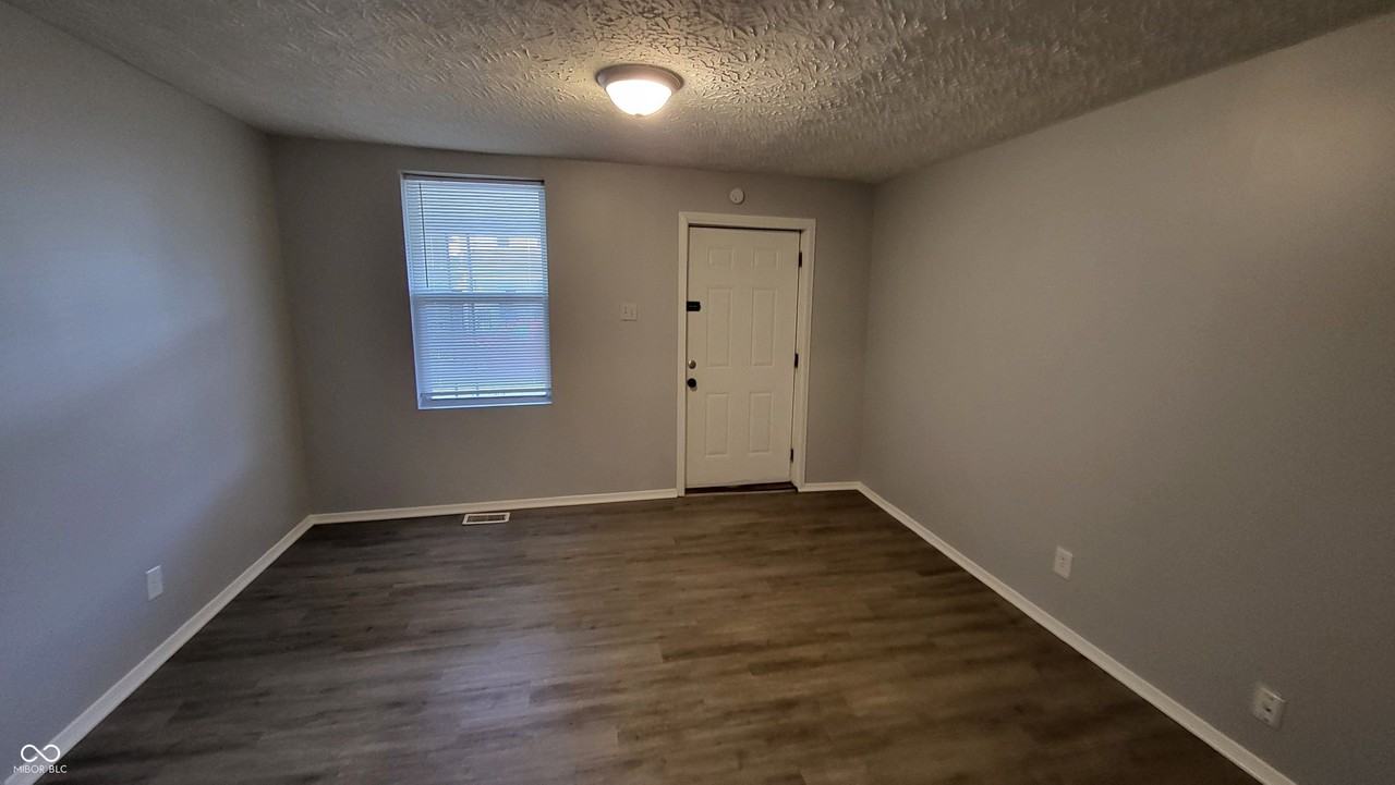 653 Birch Ave - Photo 5 of 18