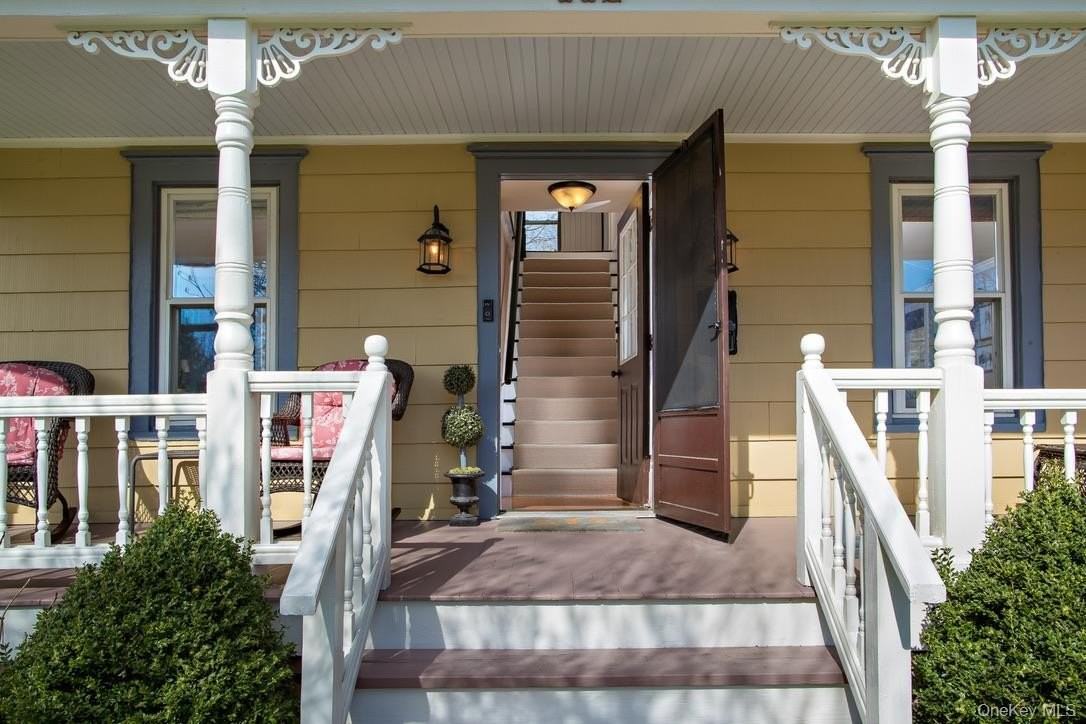 112 Charles Colman Boulevard - Photo 2 of 34