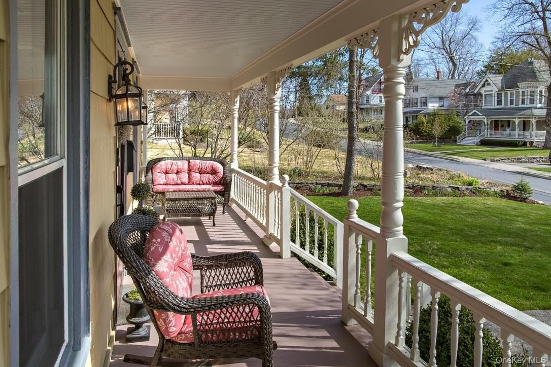 112 Charles Colman Boulevard - Photo 3 of 34