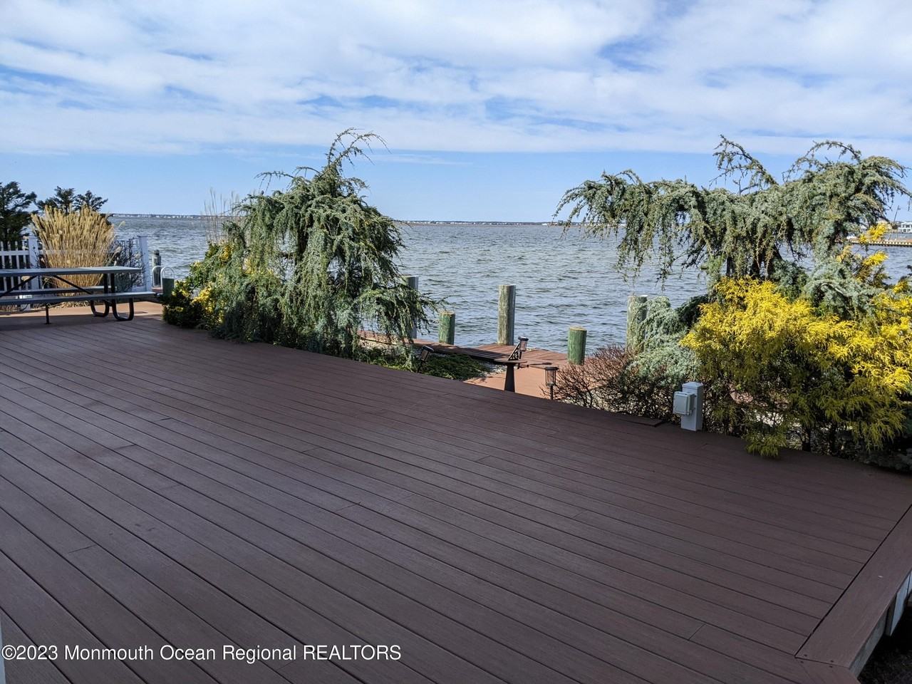 289 Monterey Circle - Photo 2 of 32