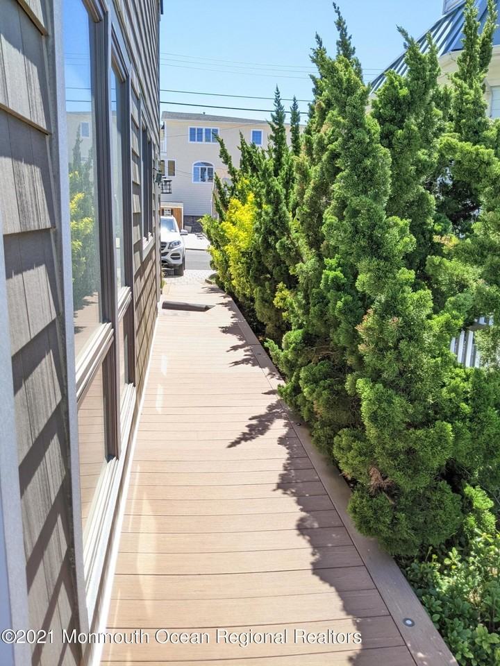 289 Monterey Circle - Photo 3 of 32