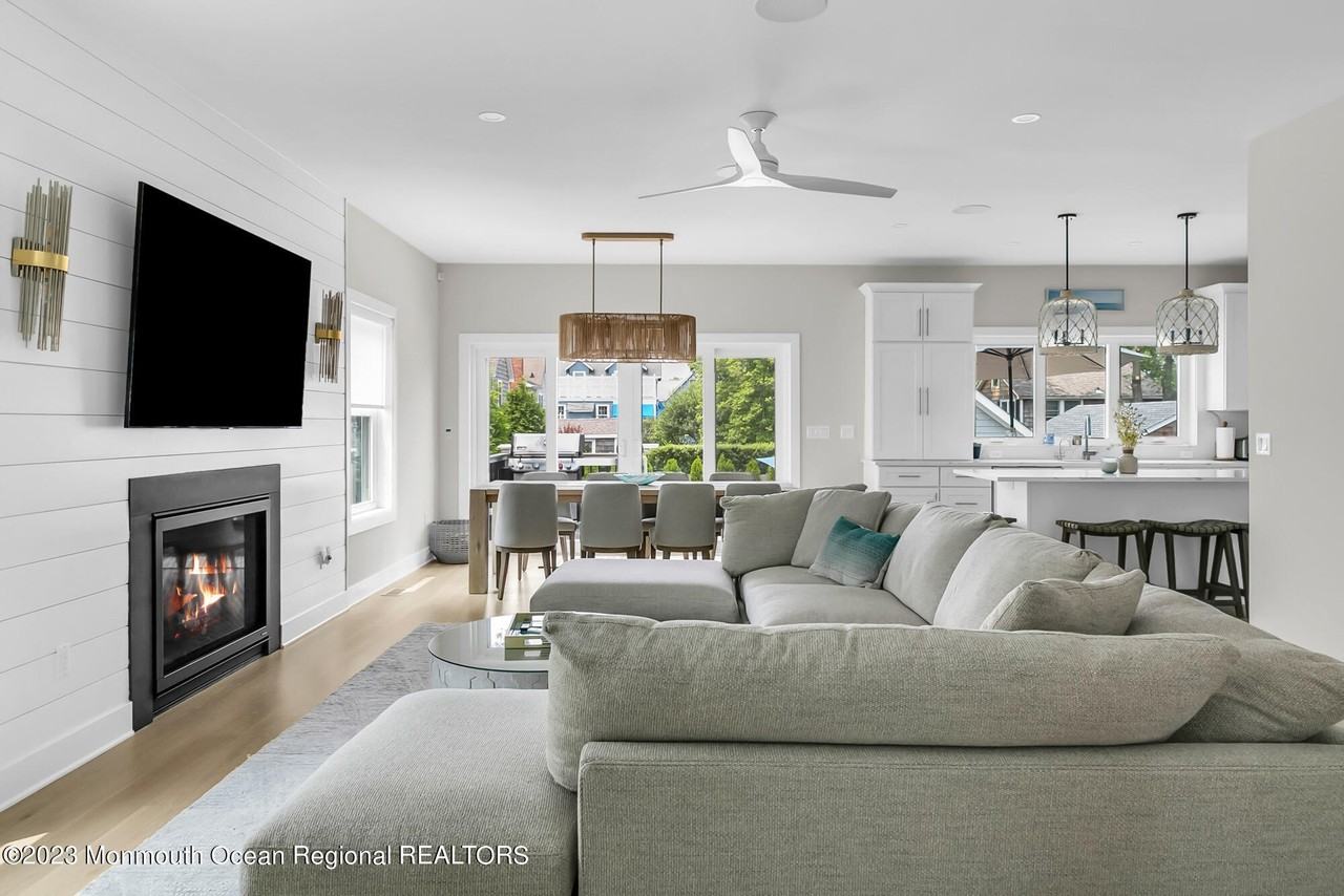 516 Club Dr - Photo 2 of 28