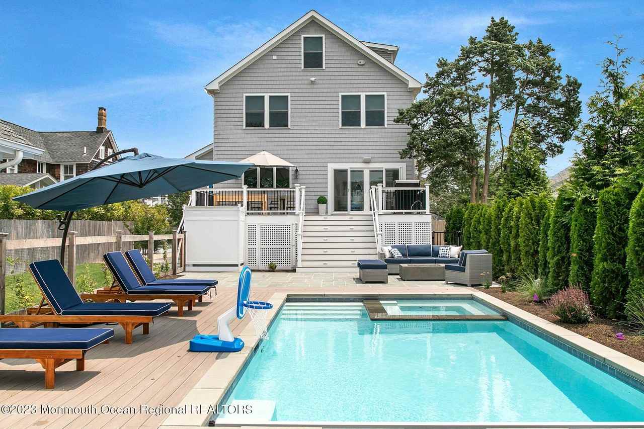 516 Club Dr - Photo 3 of 28