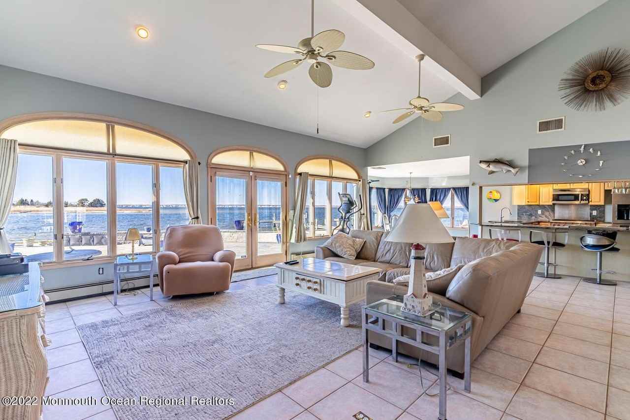 23 Harborside Drive West - Photo 5 of 50