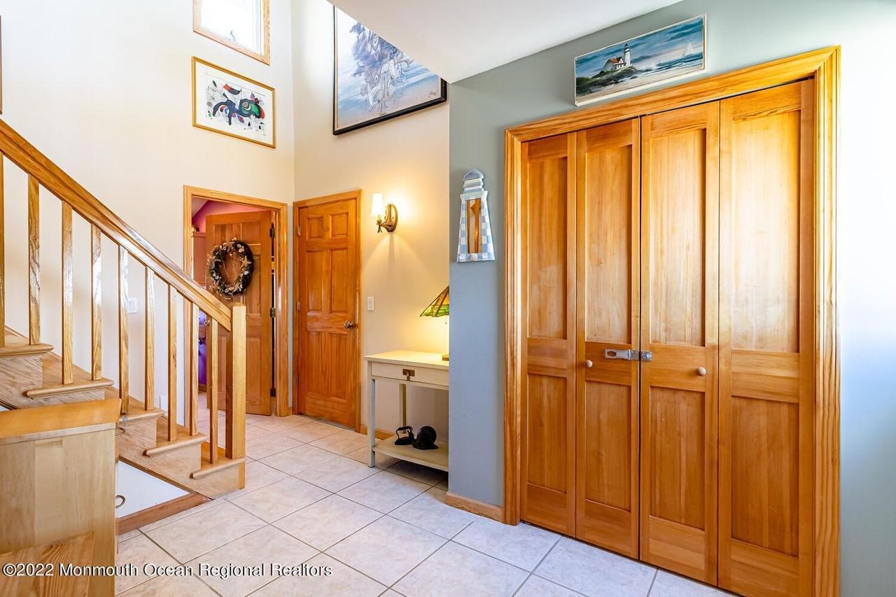 23 Harborside Drive West - Photo 6 of 50