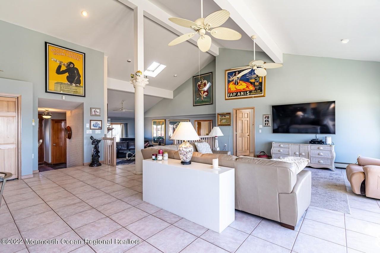 23 Harborside Drive West - Photo 7 of 50