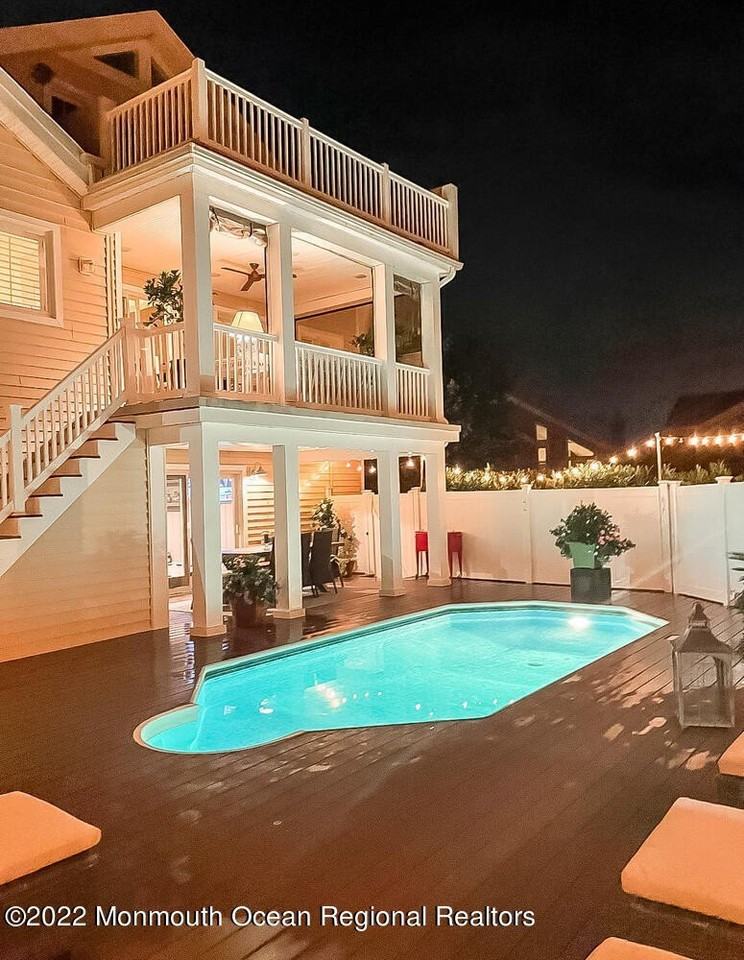 12 Captains Ct - Photo 2 of 30