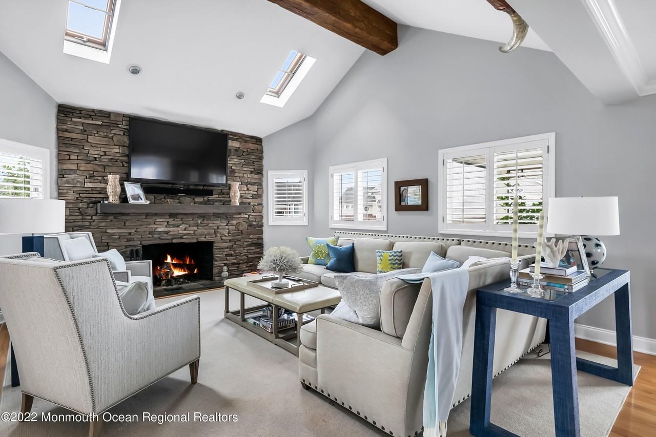 12 Captains Ct - Photo 7 of 30