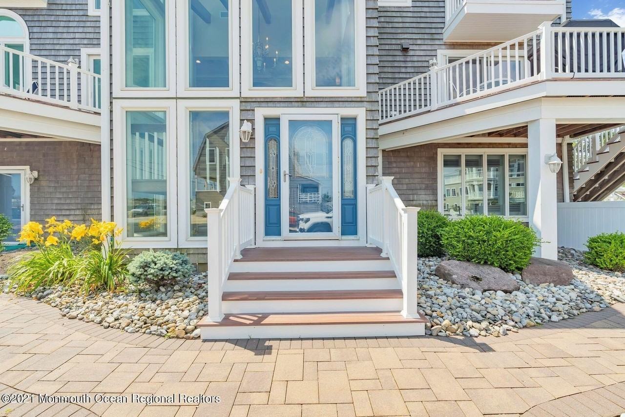 1101 S Ocean Ave - Photo 4 of 50