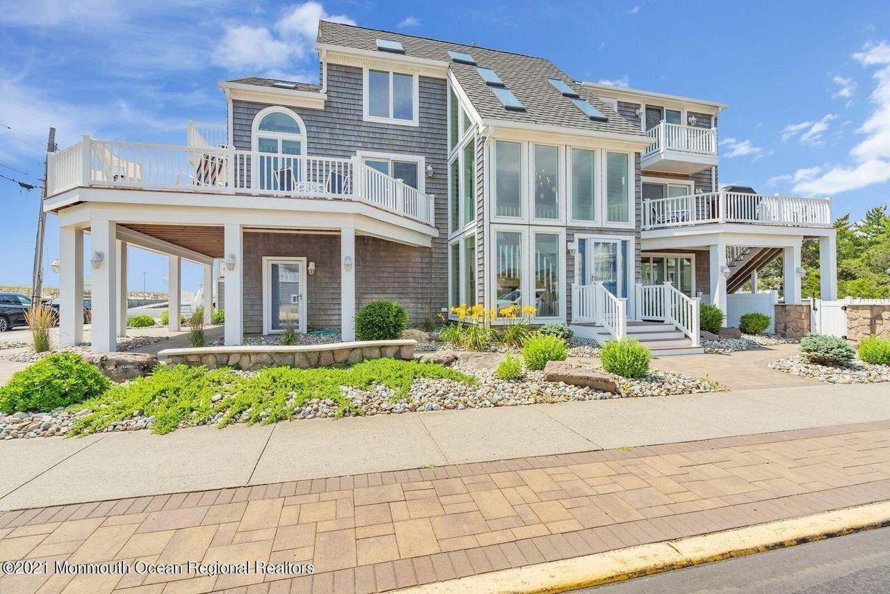 1101 S Ocean Ave - Photo 6 of 50