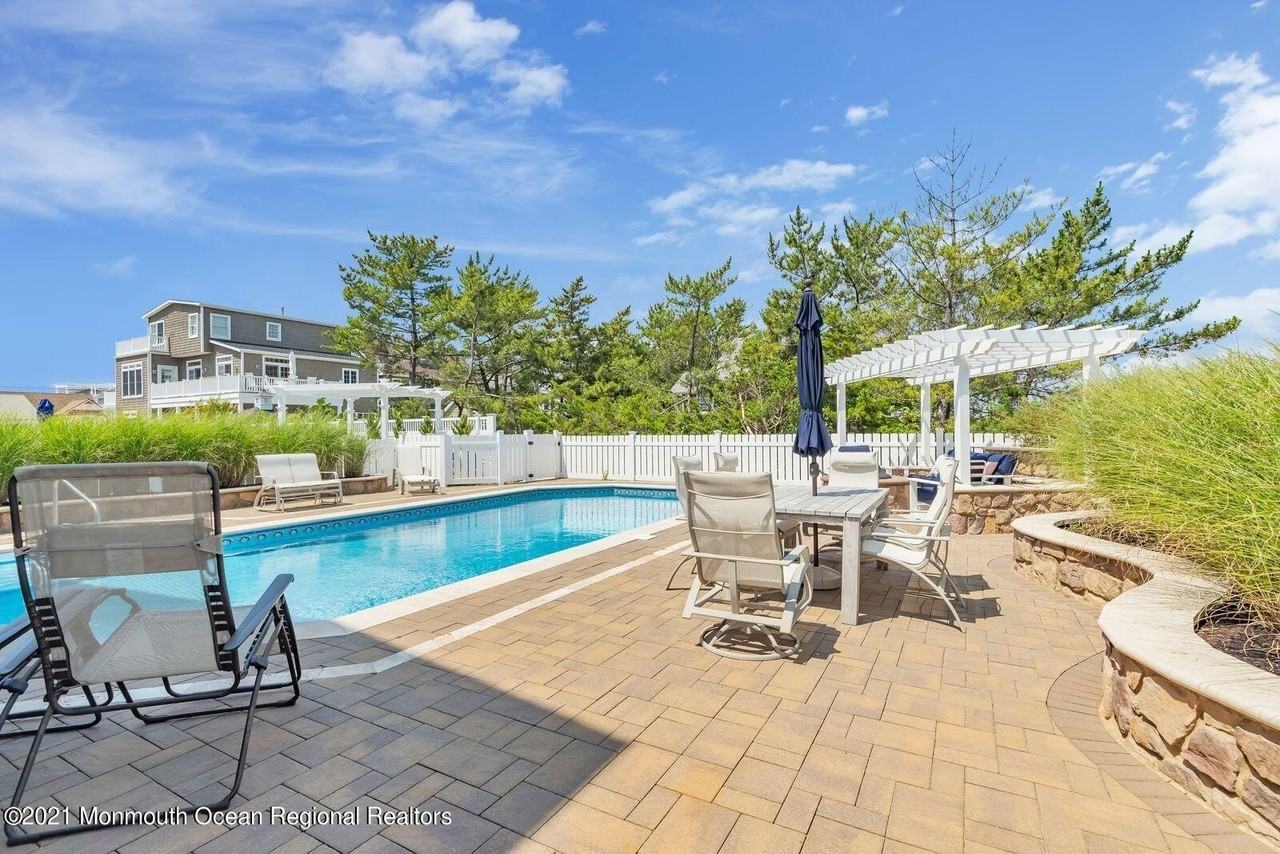 1101 S Ocean Ave - Photo 7 of 50