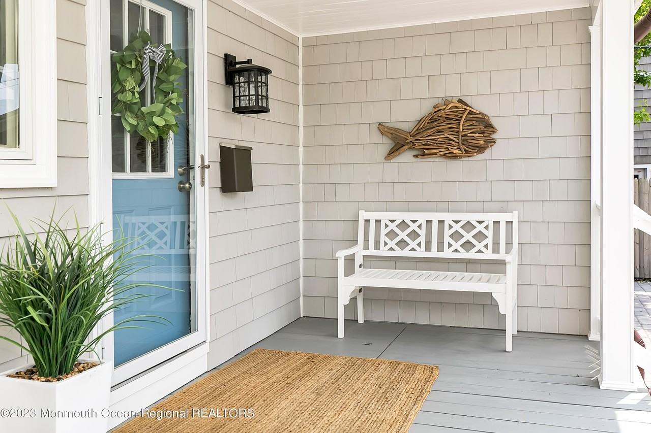 649 Main Ave - Photo 2 of 37