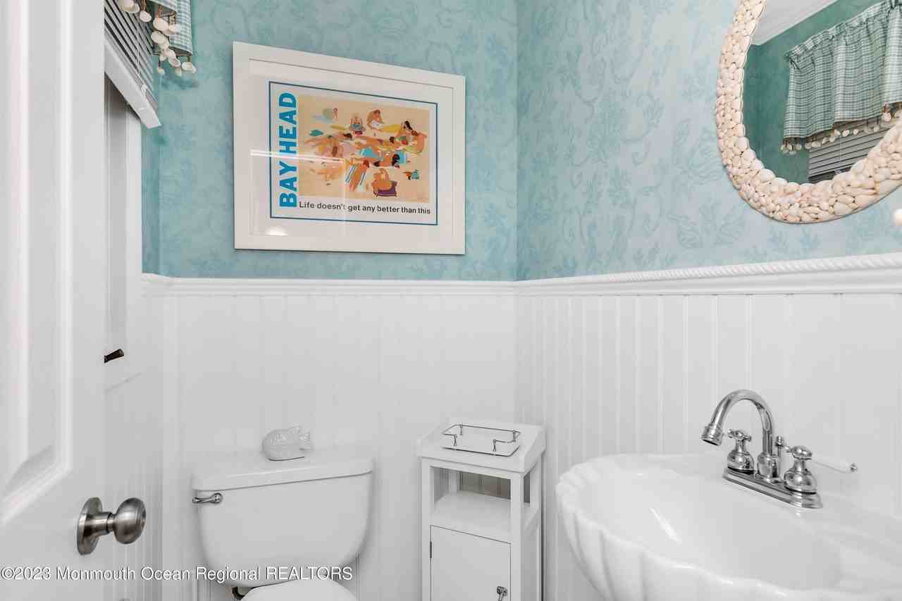 649 Main Ave - Photo 4 of 37