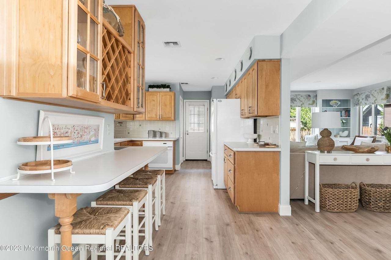 649 Main Ave - Photo 6 of 37