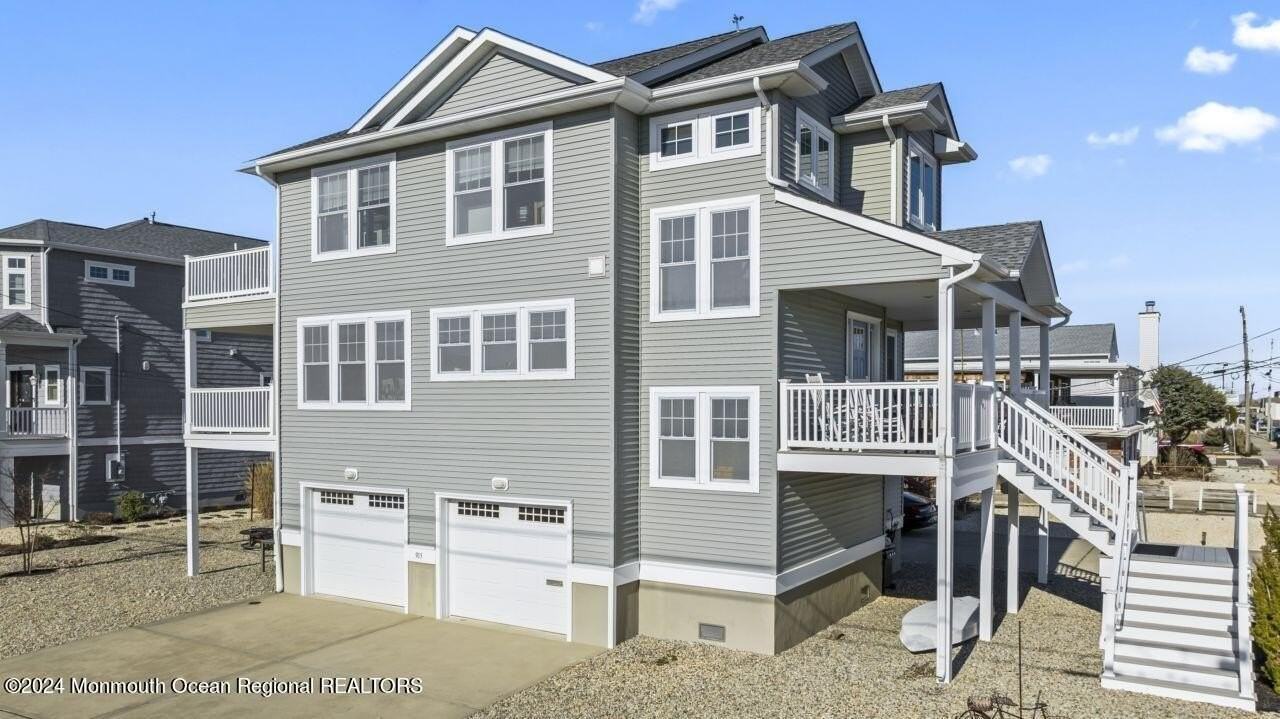 915 Southwest Central Avenue - Photo 3 of 50