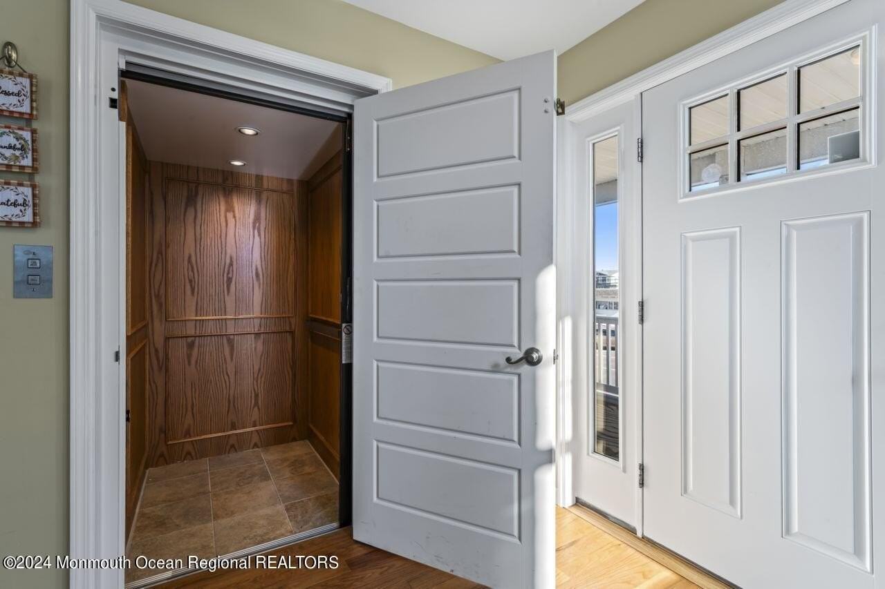 915 Southwest Central Avenue - Photo 6 of 50