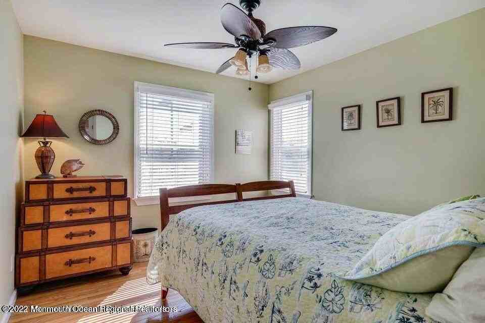 2023 Bay Boulevard - Photo 5 of 23