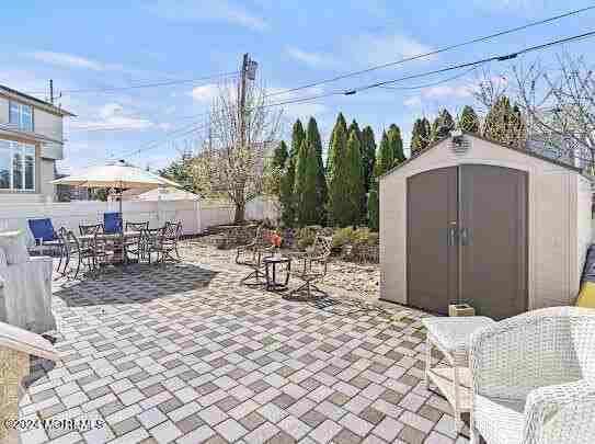 402 Elizabeth Ave - Photo 5 of 34