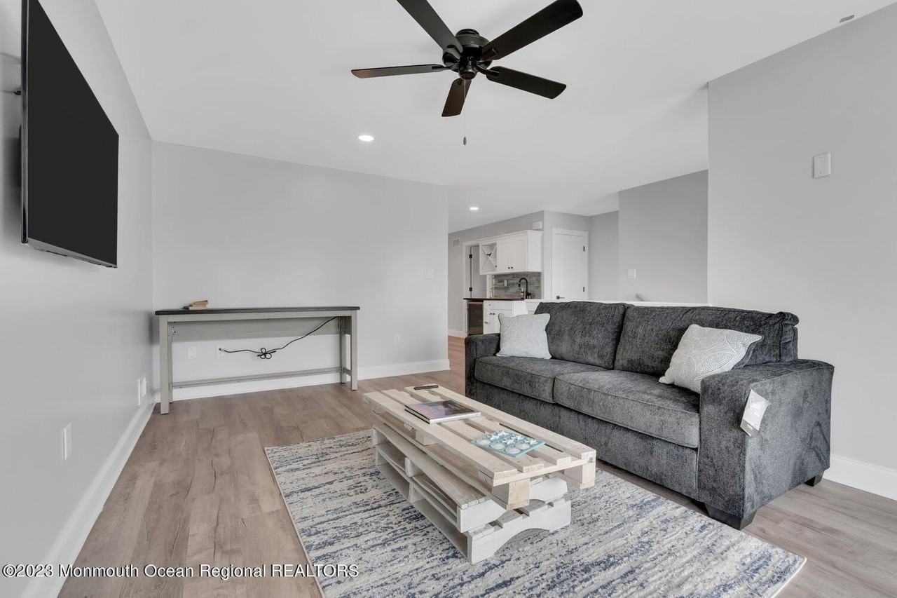 106 8th Ave - Photo 5 of 50