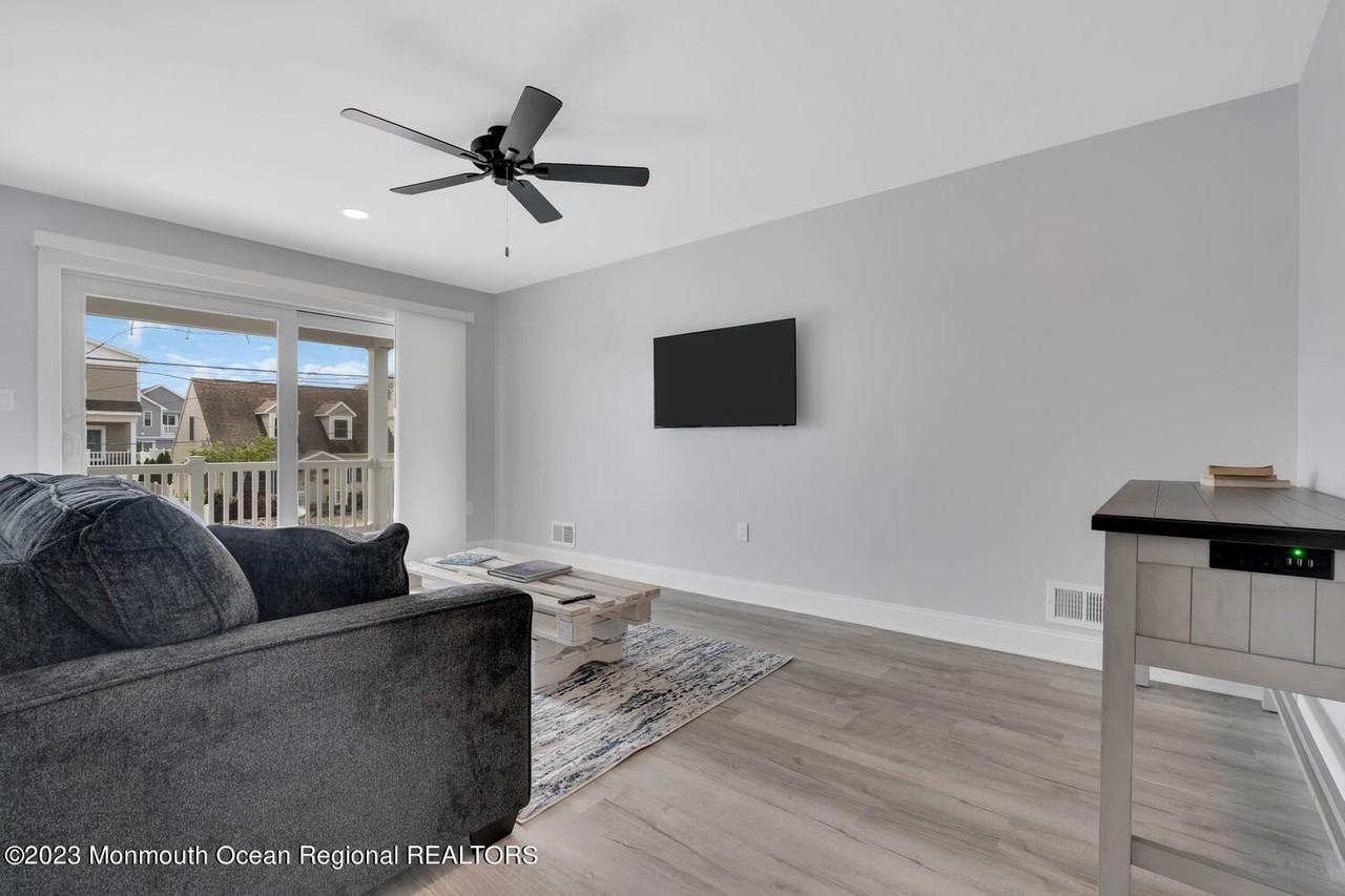 106 8th Ave - Photo 6 of 50