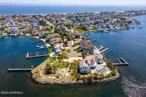 featured image of 225 Channel Ln